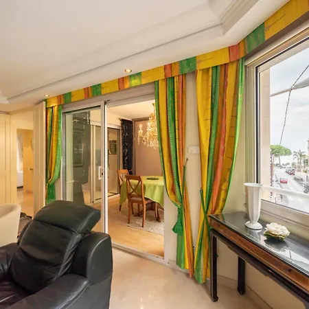 Beautiful One Bedroom Two Minute Walk To Carlton