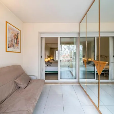 Apartment Beautiful One Bedroom Two Minute Walk To Carlton