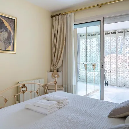 Apartment Beautiful One Bedroom Two Minute Walk To Carlton *